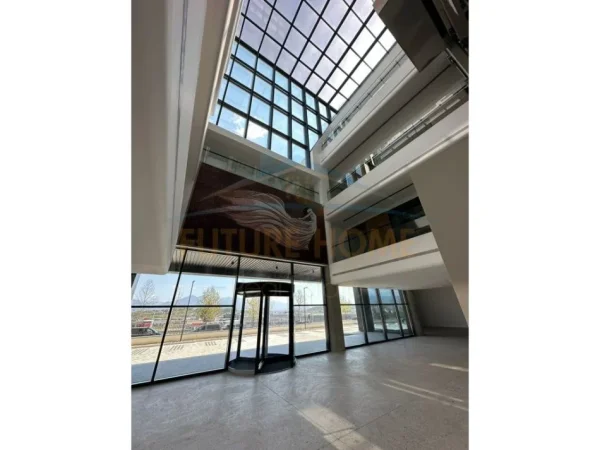 Tirane, jepet me qera ambjent biznesi Kati 5, 4.500 m² 30.000 € (Autostrada Tirane - Durres)