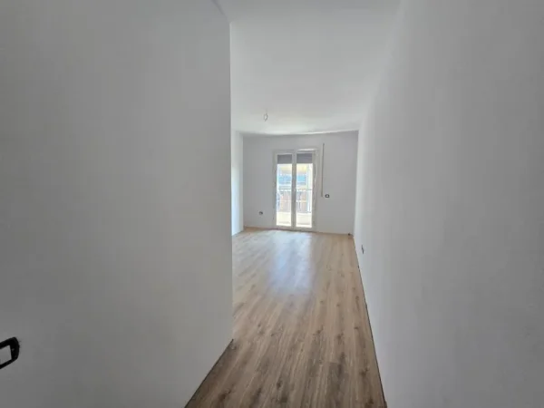 Tirane, shitet apartament 1+1+Ballkon Kati 1, 84 m² 104.563 € (Paskuqan)