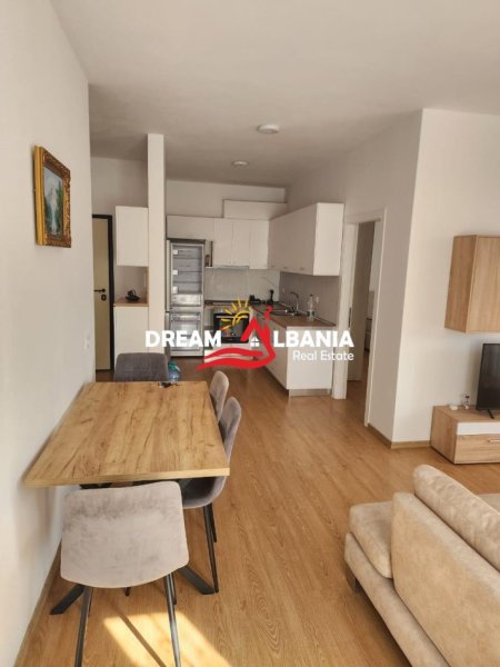 Tirane, jepet me qera apartament 2+1 , 105 m² 650 € (tek Pediatria)