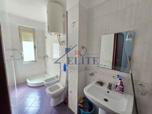Tirane, jepet me qera apartament 2+1+Ballkon Kati 4, 120 m² 1.100 € (Vila L, Astir)