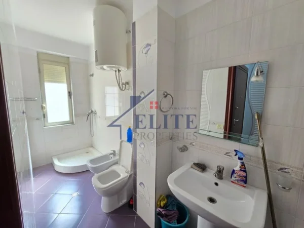 Tirane, jepet me qera apartament 2+1+Ballkon Kati 4, 120 m² 1.100 € (Vila L, Astir)