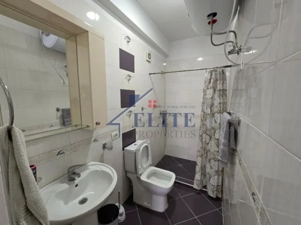 Tirane, jepet me qera apartament 2+1+Ballkon Kati 4, 120 m² 1.100 € (Vila L, Astir)