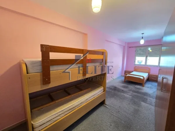 Tirane, jepet me qera apartament 2+1+Ballkon Kati 4, 120 m² 1.100 € (Vila L, Astir)