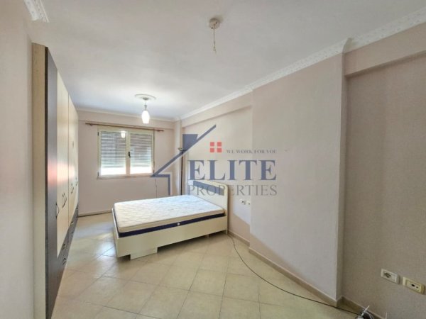 Tirane, jepet me qera apartament 2+1+Ballkon Kati 4, 120 m² 1.100 € (Vila L, Astir)