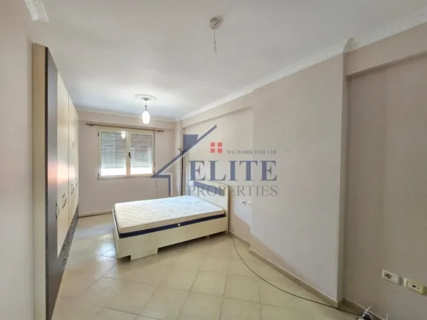 Tirane, jepet me qera apartament 2+1+Ballkon Kati 4, 120 m² 1.100 € (Vila L, Astir)