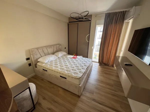Tirane, jepet me qera apartament 1+1 , 70 m² 600 € (Kompleksi Star, Ish-Parku)