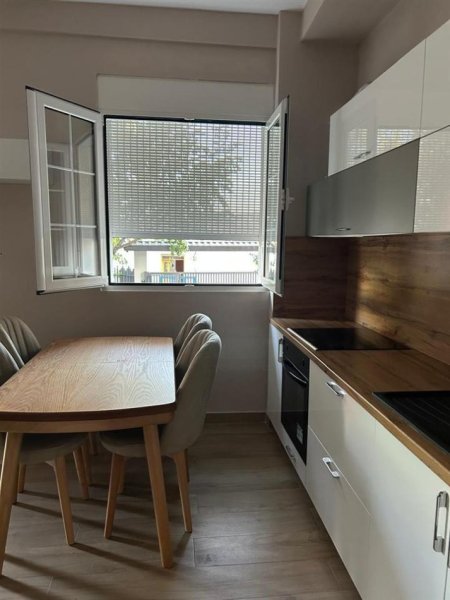 Tirane, jepet me qera apartament 1+1 Kati 1, 65 m² 350 € (Yzberisht)