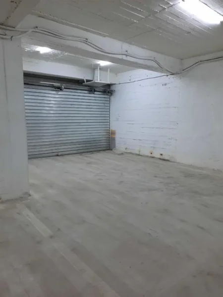 Tirane, jepet me qera magazine Kati 0, 170 m² 550 € (ASTIR)