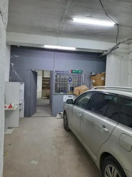 Tirane, jepet me qera magazine Kati 0, 170 m² 550 € (ASTIR)