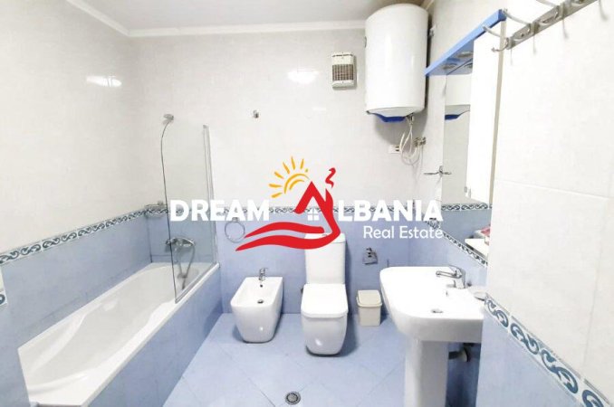 Tirane, jepet me qera apartament 2+1 , 115 m² 700 € (Zogu i Zi prane Karburant Gazhelit)