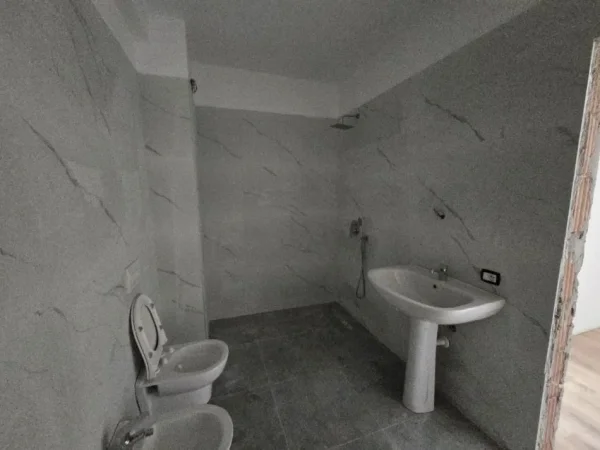 Tirane, shitet apartament 1+1 Kati 1, 72 m² 100.380 € (Paskuqan)