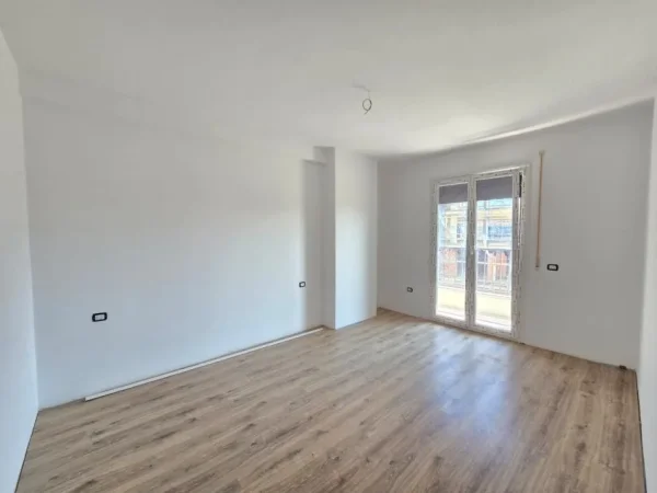 Tirane, shitet apartament 1+1 Kati 1, 72 m² 100.380 € (Paskuqan)
