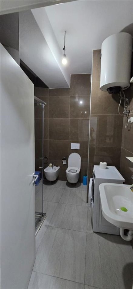 Tirane, jepet me qera apartament 2+1+Ballkon Kati 3, 70 m² 460 € (Kompleksi Mangalem/Rr.Pasho Hysa)
