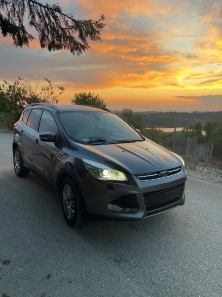 Tirane, shes SUV FORD KUGA Nafte, gri e erret automatik Klima 218.000 km 8.500 €