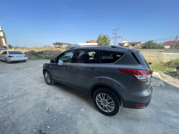 Tirane, shes SUV FORD KUGA Nafte, gri e erret automatik Klima 218.000 km 8.500 €