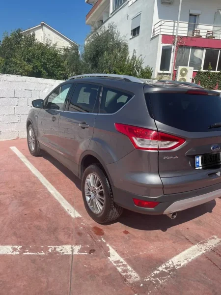 Tirane, shes SUV FORD KUGA Nafte, gri e erret automatik Klima 218.000 km 8.500 €