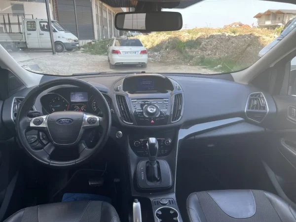 Tirane, shes SUV FORD KUGA Nafte, gri e erret automatik Klima 218.000 km 8.500 €