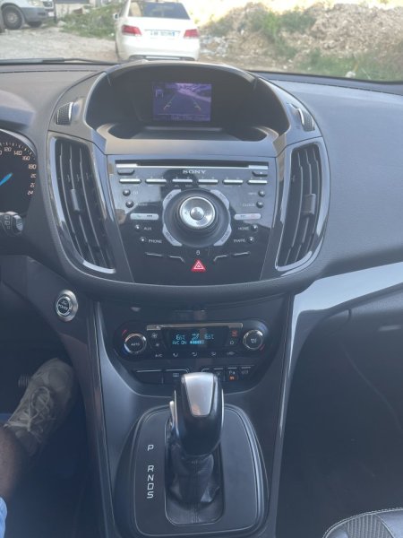 Tirane, shes SUV FORD KUGA Nafte, gri e erret automatik Klima 218.000 km 8.500 €