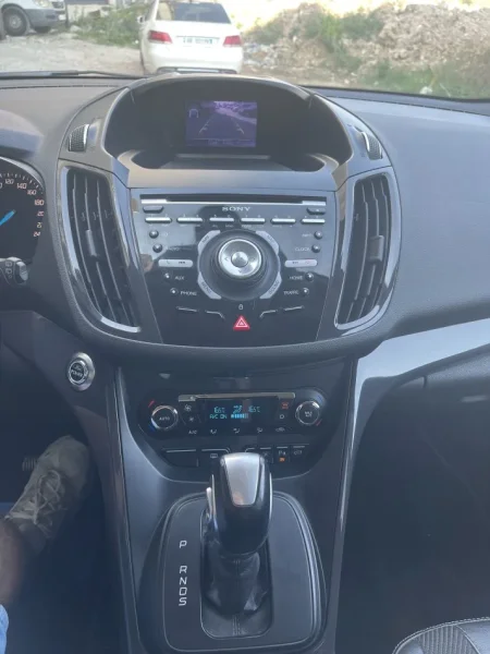 Tirane, shes SUV FORD KUGA Nafte, gri e erret automatik Klima 218.000 km 8.500 €