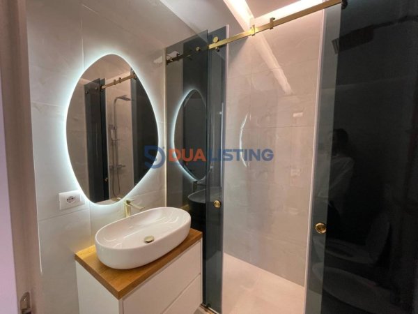 Tirane, jepet me qera apartament 2+1+Ballkon Kati 3, 100 m² 750 € (Kinostudio)