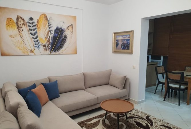 Tirane, jepet me qera apartament 1+1+Ballkon Kati 3, 60 m² 600 € (KODRA E DIELLIT)
