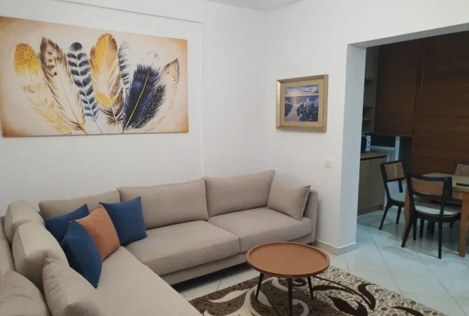Tirane, jepet me qera apartament 1+1+Ballkon Kati 3, 60 m² 600 € (KODRA E DIELLIT)