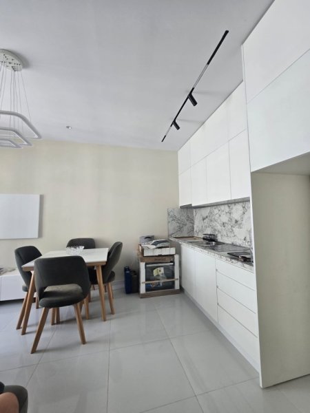 Tirane, jepet me qera apartament 1+1 Kati 5, 60 m² 400 € (Univers City)