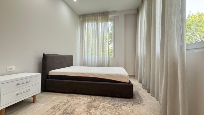 Tirane, shitet apartament 3+1+Ballkon Kati 2, 105 m² (Secret Garden)