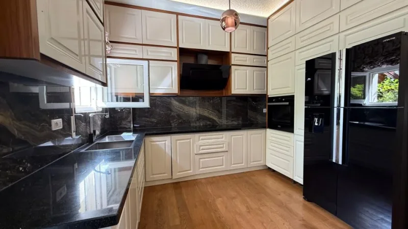 Tirane, shitet apartament 3+1+Ballkon Kati 2, 105 m² (Secret Garden)