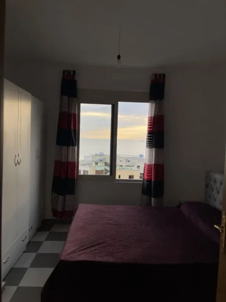 Durres, jepet me qera apartament 1+1 Kati 6, 60 m² 300 € (Rruga Liria, perball Hotel & Blue Amr)
