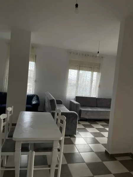 Durres, jepet me qera apartament 1+1 Kati 6, 60 m² 300 € (Rruga Liria, perball Hotel & Blue Amr)
