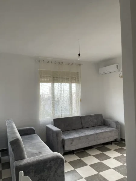 Durres, jepet me qera apartament 1+1 Kati 6, 60 m² 300 € (Rruga Liria, perball Hotel & Blue Amr)