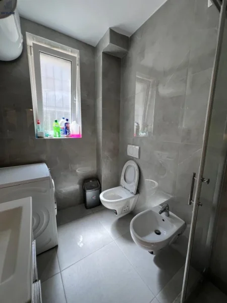 Tirane, jepet me qera apartament 2+1 Kati 0, 100 m² 700 € (Rruga e kavajes)