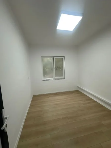 Tirane, jepet me qera zyre , 70 m² 500 € 