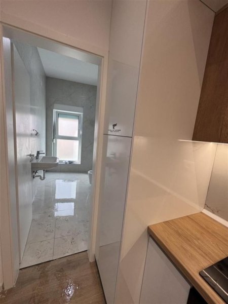 Tirane, jepet me qera apartament 1+1 Kati 3, 73 m² 500 € (ALI DEM)