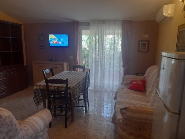 Tirane, jepet me qera shtepi 2+1 Kati 3, 130 m² 600 € (Qendra Kristal Komuna e Parisit)