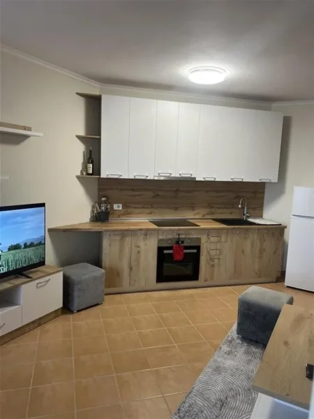 Tirane, jepet me qera apartament 2+1 Kati 2, 80 m² 450 € (Yzberisht)