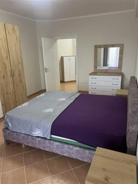 Tirane, jepet me qera apartament 2+1 Kati 2, 80 m² 450 € (Yzberisht)