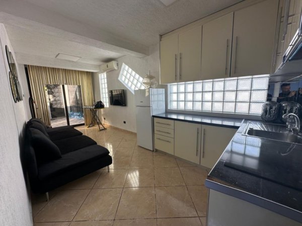 Tirane, jepet me qera apartament 3+1 Kati 1, 150 m² 1.000 € (Inxhinieria e Ndertimit)