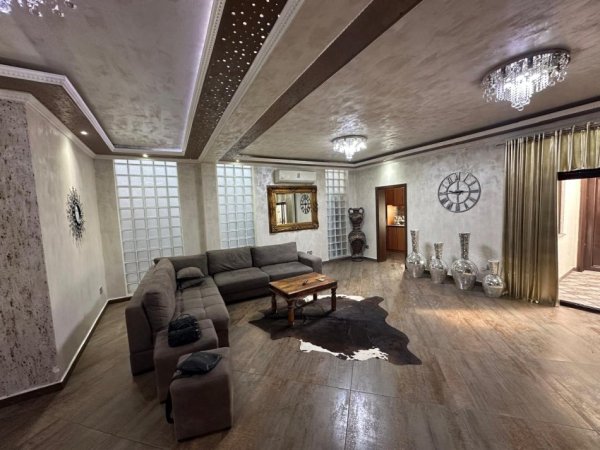 Tirane, jepet me qera apartament 3+1 Kati 1, 150 m² 1.000 € (Inxhinieria e Ndertimit)