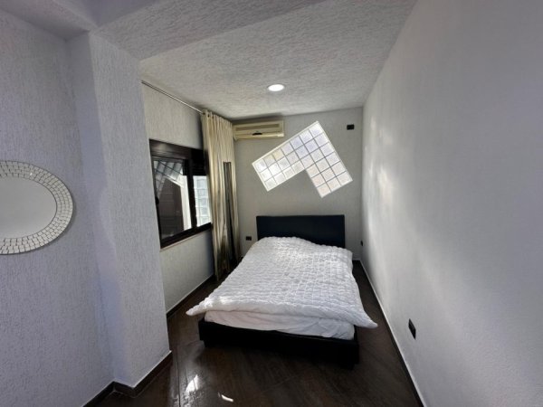 Tirane, jepet me qera apartament 3+1 Kati 1, 150 m² 1.000 € (Inxhinieria e Ndertimit)