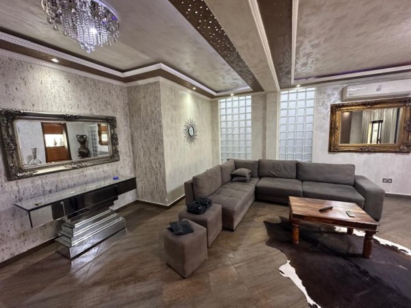 Tirane, jepet me qera apartament 3+1 Kati 1, 150 m² 1.000 € (Inxhinieria e Ndertimit)