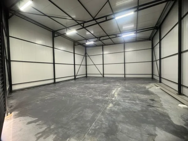 Tirane, jepet me qera magazine Kati 0, 140 m² 1.000 € (TEG)