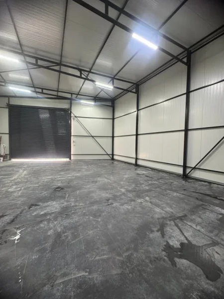 Tirane, jepet me qera magazine Kati 0, 140 m² 1.000 € (TEG)