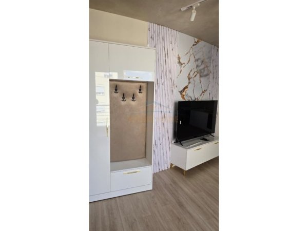 Tirane, jepet me qera apartament 1+1 Kati 8, 69 m² 600 € 
