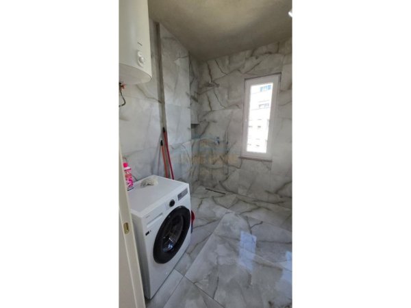 Tirane, jepet me qera apartament 1+1 Kati 8, 69 m² 600 € 