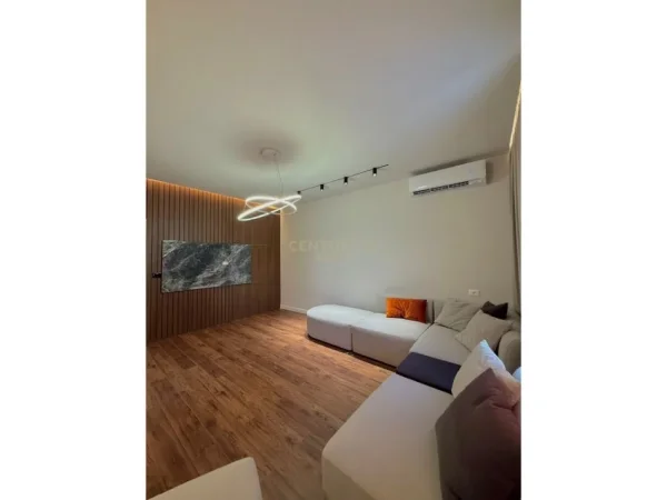 Tirane, jepet me qera Vile 1 Katshe Kati 1, 514 m² 1.300 € (Don Bosko)