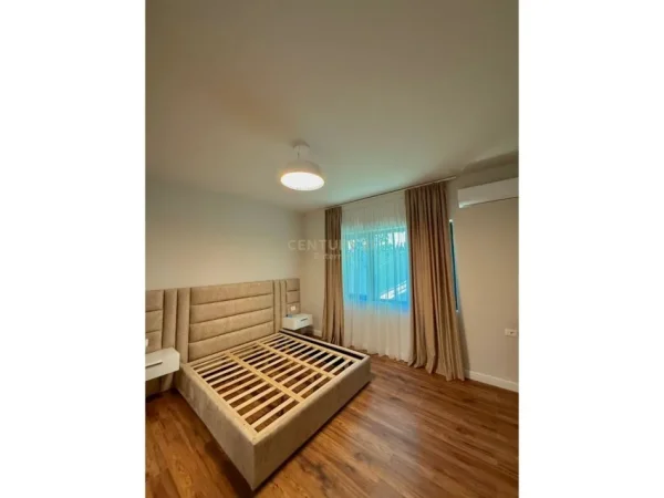 Tirane, jepet me qera Vile 1 Katshe Kati 1, 514 m² 1.300 € (Don Bosko)