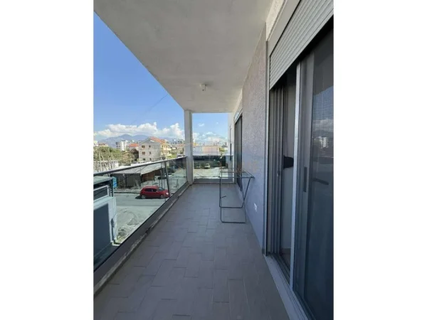Tirane, jepet me qera apartament 2+1+Ballkon Kati 1, 100 m² 450 € (ARDENO) UNA57635