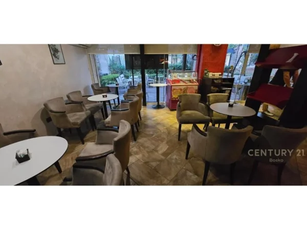 Tirane, jepet me qera bar-kafe Kati 0, 150 m² 800 € (Pazari i ri)